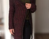 Ilgas tamsiai pilkas/raudonas megztinis