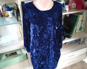 Tamsiai mėlyna velvetinė suknelė