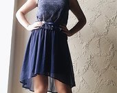 Mėlynas sijonas su ilgesniu galu