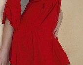 Raudona trikotazine suknyte
