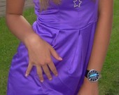 Violetinė išskirtinė suknelė