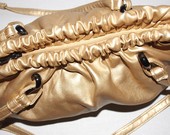 Naujas auksinis rankinukas
