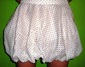 Baltas, naujas pūstas sijonas