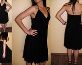 Retro stiliaus juoda vakarinė suknelė