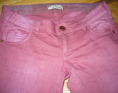 rožiniai siaurėjantys džinsai