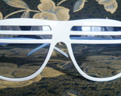 Žaliuziniai balti akinukai