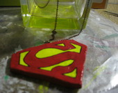 Rankų darbo pakabutis "Superman"