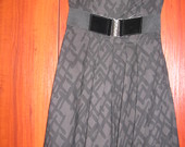 juoda trumpa suknelė su diržu