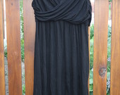 juoda suknelė su petnešėlėm