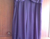 Violetine suknele su kaspinu 