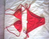 raudonas bikinis
