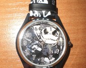 Laikrodis su kaukolėm