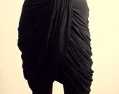 Įmantrus juodas sijonas