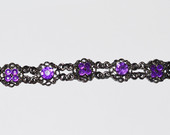 Apyrankė su violetiniais kristaliukais