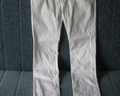 baltos kelnės-džinsai