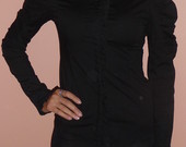 moteriški juodi marškiniai ilgomis rankovėmis