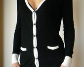 Labai stilingas juodas megztinis