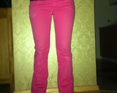 Ryškiai rožiniai džinsai