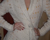 baltas surisams megztinis