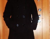 Žieminis juodas paltukas su kapišonu
