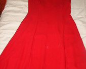 raudona suknutė