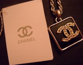 Prabangus Chanel pakabukas su grandinele.