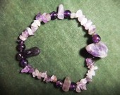 Violetiniu akmenuku apyranke