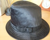 Juodo šilko skrybelė