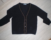 juodas megztinukas