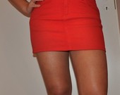 Raudonas mini sijonas