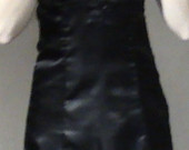 blizgi juoda atlasine suknele