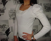 Baltas  megztinukas, su marškinėlių imitacija