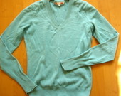 Šviesiai mėlynos spalvos megztinis
