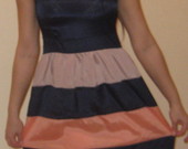 Trijų spalvų lengva suknelė