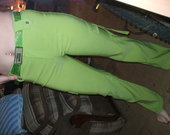 žalios spalvos kelnes