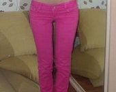 Pink džinsai