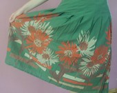 Ilgas žalias gėlėtas sijonas