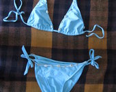 Šviesiai mėlynas maudymosi kostiumėlis