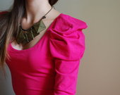 Unikali fuksijos spalvos suknelė su petukais