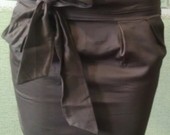 Trumpas sijonas su kaspinu