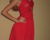 raudona lengva vasarinė suknelė