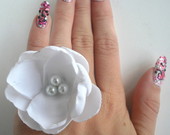 Balta gėlytė žiedas