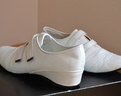 Balti patogūs batai