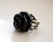 žiedas su juoda rože