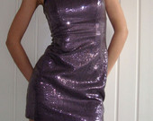Blizganti violetinė suknelė