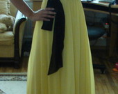 geltonos spalvos vakarinė suknelė