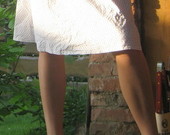 Baltas sijonas su taškučiais