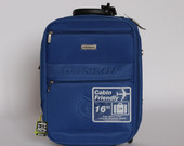 mėlynas lagaminas tinkantis rankiniam bagažui