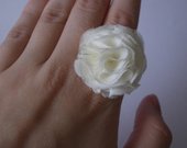 Žiedas balta gėlė