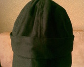 Moteriška juoda kepurė
